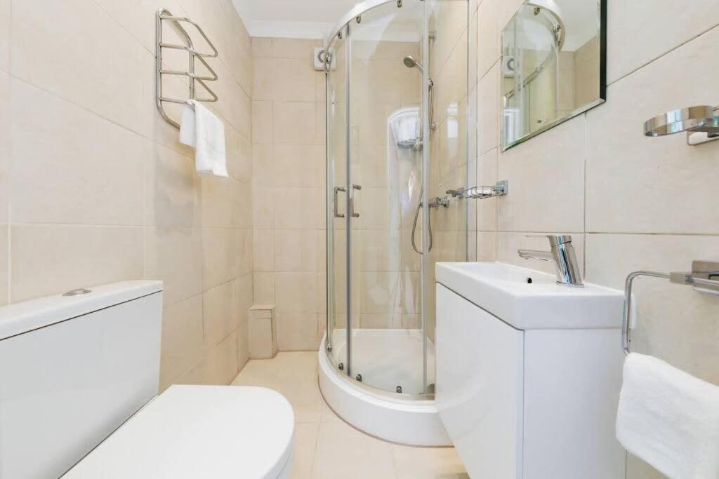Your Chic 3Br Home Comfort And Style In London Luaran gambar