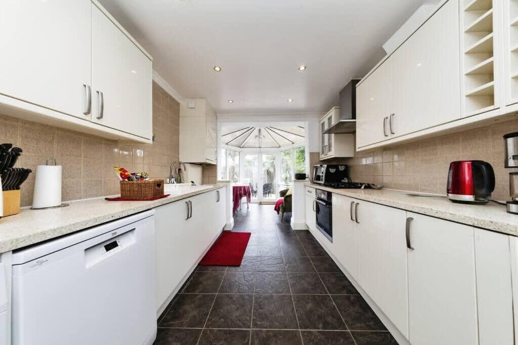 Your Chic 3Br Home Comfort And Style In London Luaran gambar