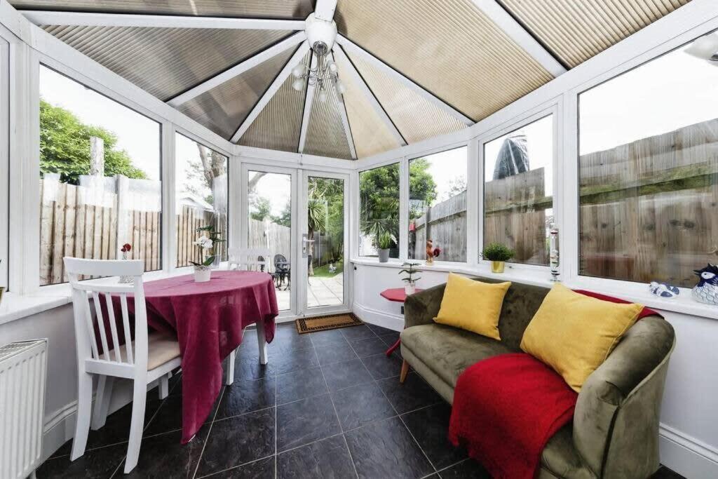 Your Chic 3Br Home Comfort And Style In London Luaran gambar